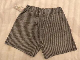 Pantalón corto estampado con botones