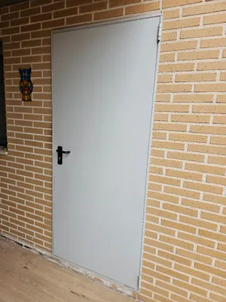 Puerta cortafuegos ignífuga RF60