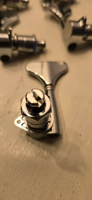 Clavijeros Bajo Gotoh