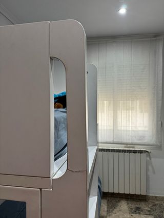 Litera blanca de madera con cajones