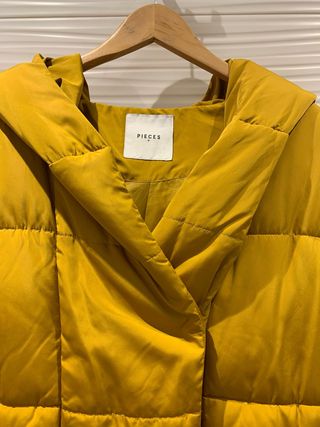 Abrigo Pieces amarillo