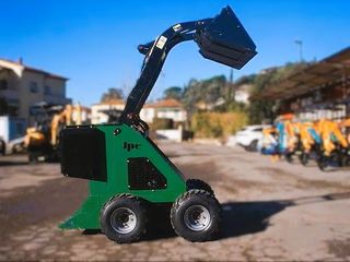 OFERTA Minicargadora 4x4 + Martillo Hidráulico