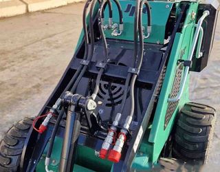 OFERTA Minicargadora 4x4 + Martillo Hidráulico