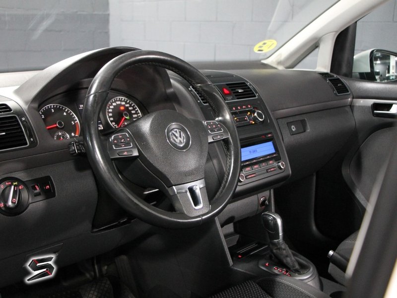 Volkswagen Touran 2.0 TDI Advance 2010, foto 14
