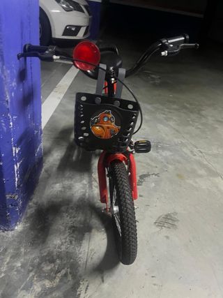 Bicicleta infantil roja