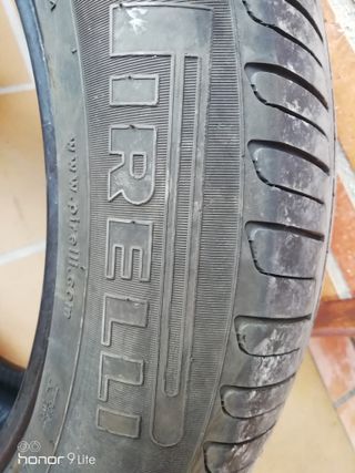 cubierta de coche en muy buen estado