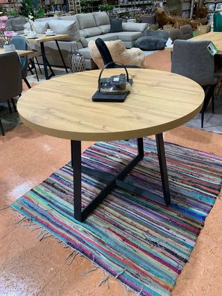 Mesa redonda madera estilo industrial