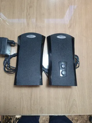 Altavoces Trust amplificados SP-2350S