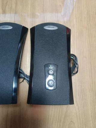 Altavoces Trust amplificados SP-2350S