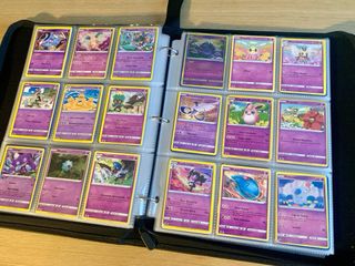 Álbum de cartas Pokémon con más de 600