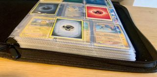 Álbum de cartas Pokémon con más de 600