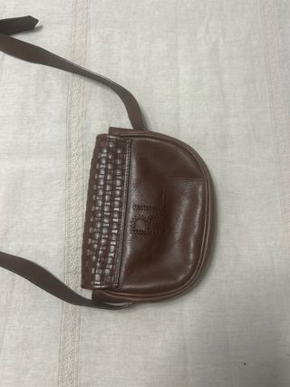 Bolso bandolera marrón tejido