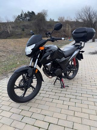Honda CB125F 2024 MUY cuidada Garantía oficial.