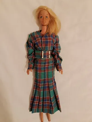 Barbie vintage con vestito a quadri