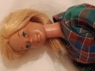 Barbie vintage con vestito a quadri