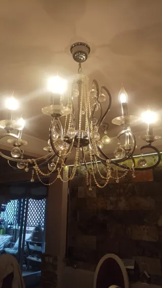 Lámpara de araña de cristal y metal