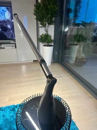 Lámpara de escritorio moderna metal y plástico