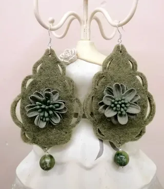 Orecchini S925 goccia pannolenci serpentina verde