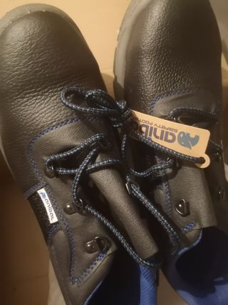 Botas de seguridad Anibal Talla 45 más ropa