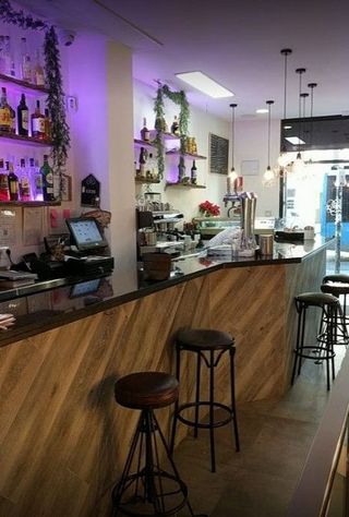 Local comercial en alquiler en Palos de Moguer en Madrid