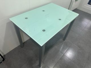 Mesa de cocina cristal y metal gris