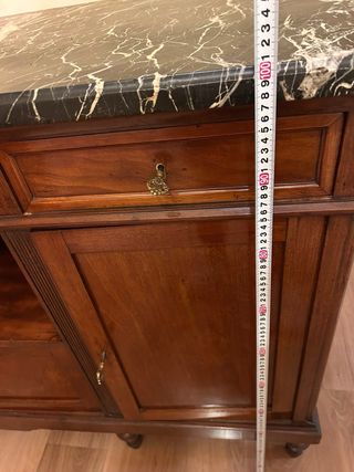 Aparador antiguo madera de nogal y mármol