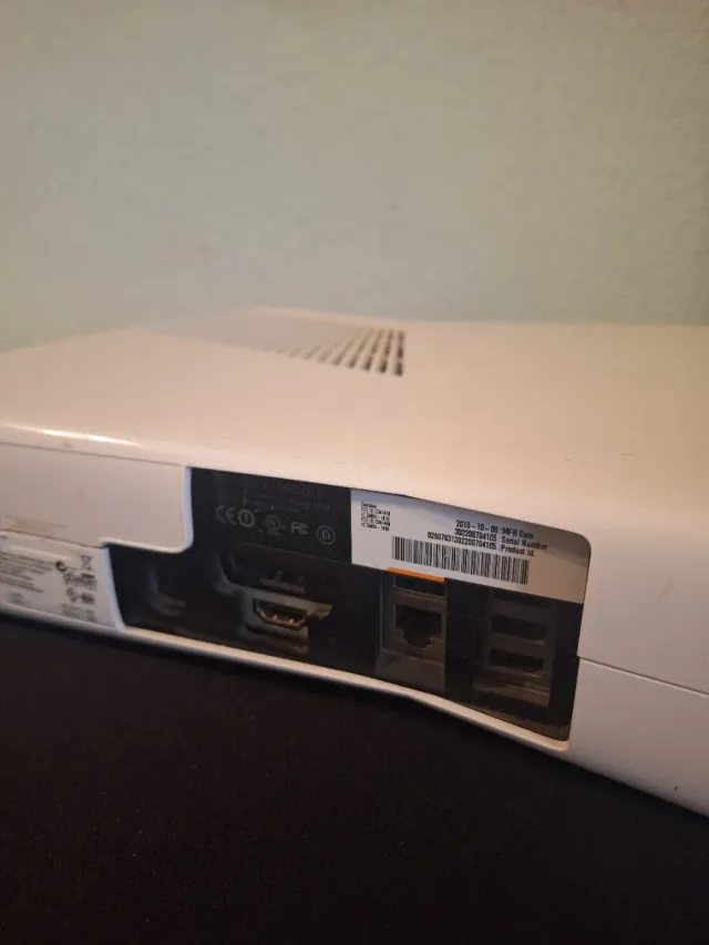 Consola Xbox 360 Negra y Blanca