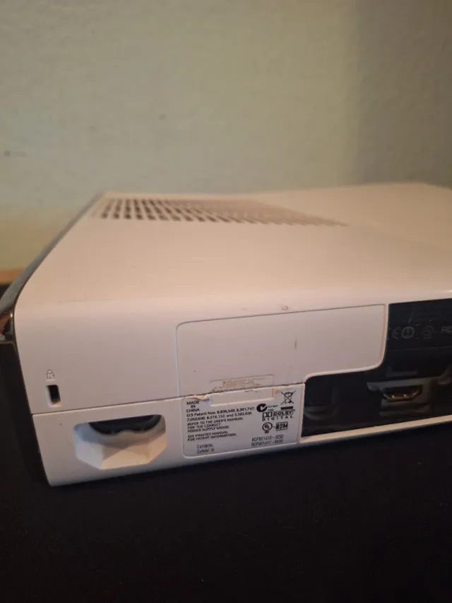 Consola Xbox 360 Negra y Blanca