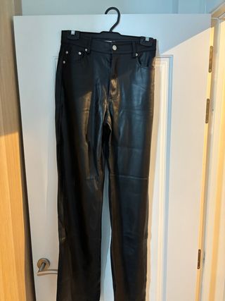 Pantalón efecto cuero mujer negro