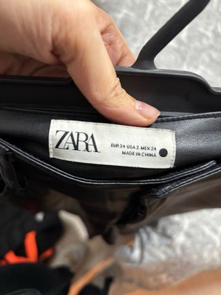 Pantalón efecto cuero mujer negro