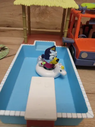 Bluey Coche, caravana, casa y piscina