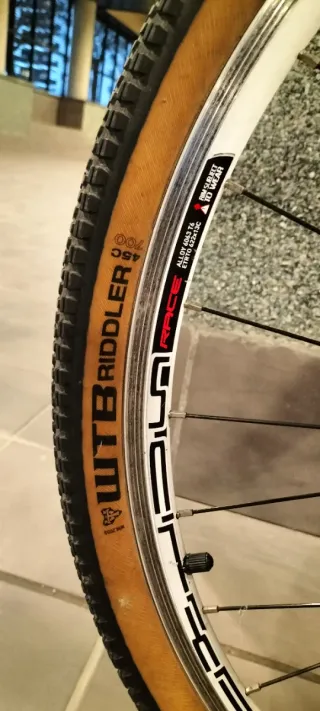 Bicicleta BH Touring 9.9 kg