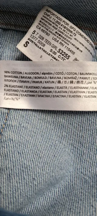 Pantalón vaquero campana , con bolsillos laterales