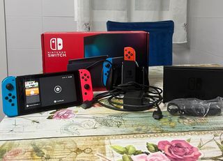 Nintendo Switch con caja y accesorios