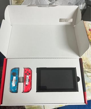 Nintendo Switch con caja y accesorios