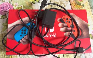Nintendo Switch con caja y accesorios