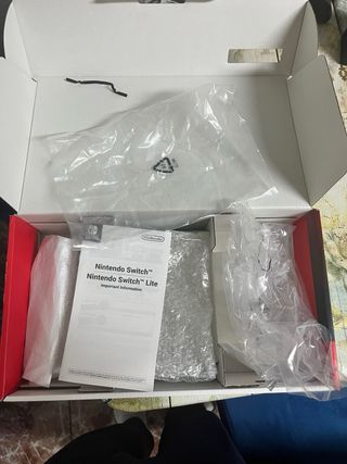 Nintendo Switch con caja y accesorios