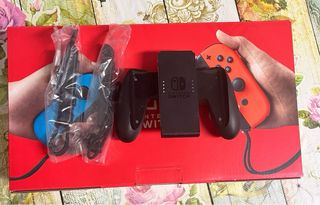 Nintendo Switch con caja y accesorios