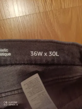 Pantalón vaquero Amazon Essentials marrón