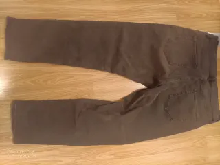 Pantalón vaquero Amazon Essentials marrón