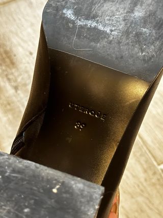 Botines negros de Uterqüe