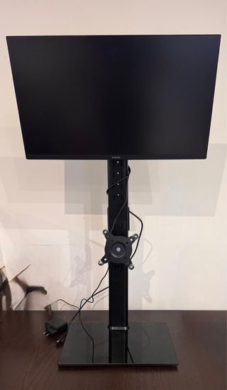 monitor y base negra 24”
