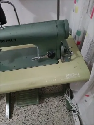 Máquina de coser industrial Refrey