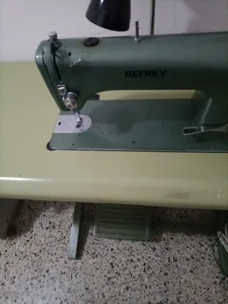 Máquina de coser industrial Refrey