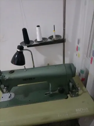 Máquina de coser industrial Refrey