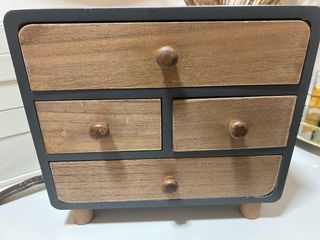 Joyero de madera con cajones