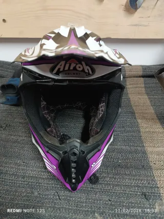 Casco Motocross Airoh Blanco y Morado