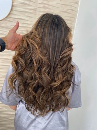 Servicios de peluquería: cortes, cepillado y color