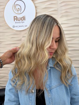 Servicios de peluquería: cortes, cepillado y color