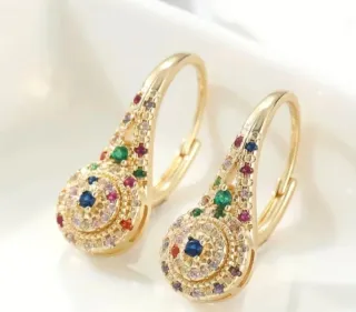 Pendientes dorados con piedras multicolor